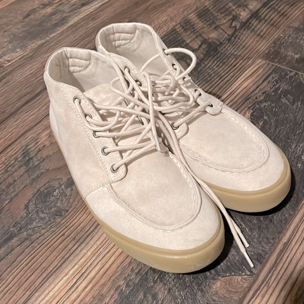 Old Navy Mid Top show. Only worn 3 times.